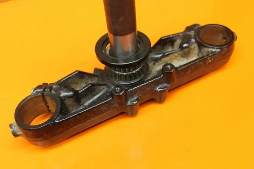 2000 KAWASAKI VULCAN VN 1500 FRONT FORKS CLAMP LOWER TRIPLE TREE STEERING STEM