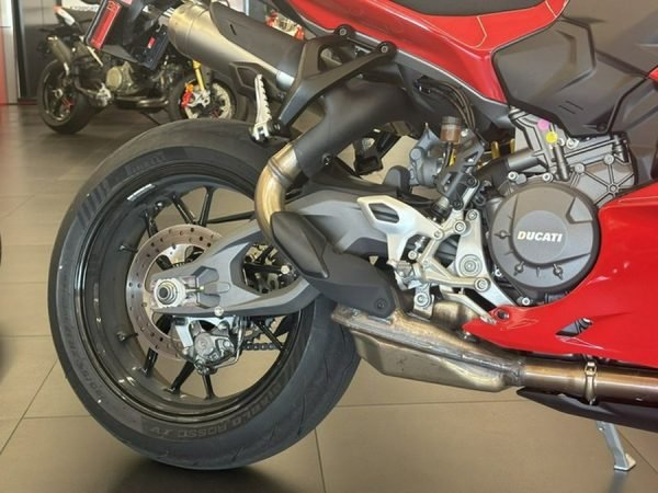 3b37_l 2026 Ducati Panigale V2