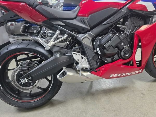71e1_l 2026 Honda CBR650R E-Clutch