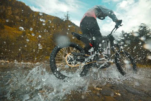 Scene_9f4bf174-6549-42ea-a5ad-115e0893e407 Eunorau Rerode R1 72V/35Ah 8000W Off-Road Electric Dirt Bike