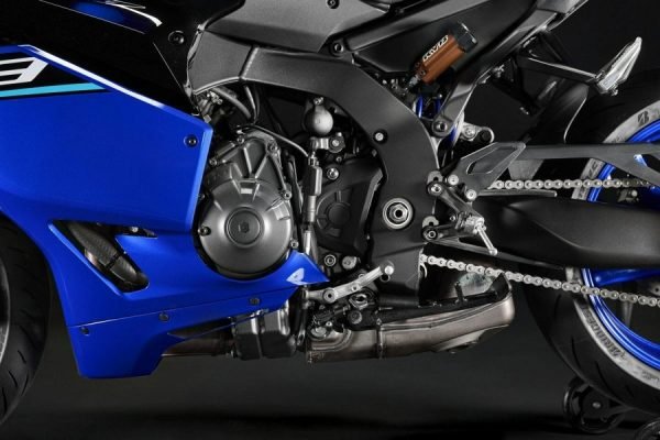 a8a5_l 2027 Yamaha YZF-R9