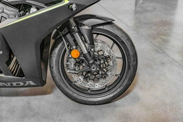 af51_l 2026 Honda CBR650R E-Clutch