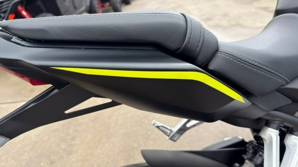 b658_l 2026 Honda CBR650R Eclutch