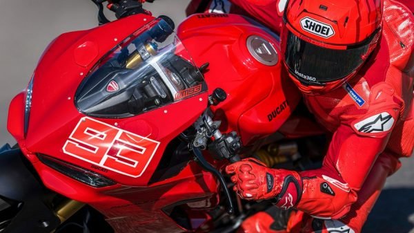 c3a6_l 2027 Ducati Panigale V2
