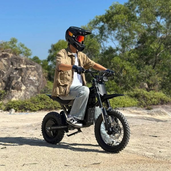 freego-x0-mini-bike-rider-rocky-terrain Freego X0 60V/23Ah 3600W Electric Mini Dirt Bike