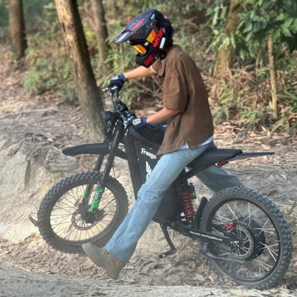 freego-x3-all-terrain-electric-dirt-bike-wooded-trail-scene Freego X3 / X3 Pro 72V 40Ah/50Ah 8000W Off-Road Electric Dirt Bike