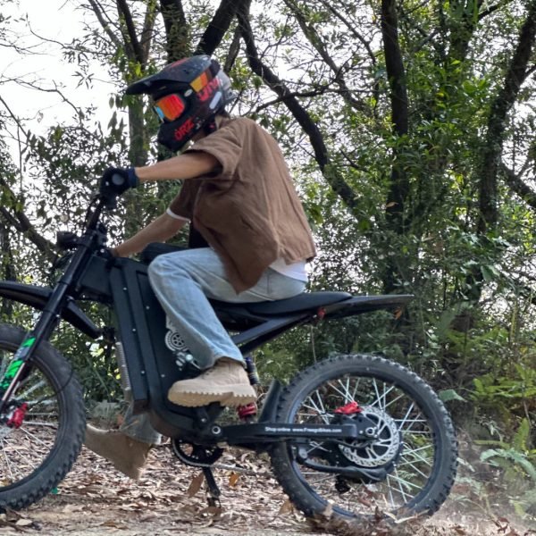 freego-x3-electric-dirt-bike-dense-forest-trail Freego X3 / X3 Pro 72V 40Ah/50Ah 8000W Off-Road Electric Dirt Bike