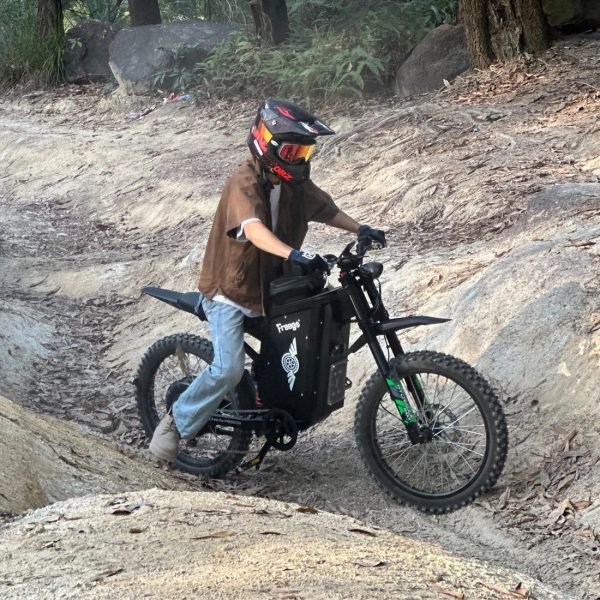 freego-x3-electric-dirt-bike-rocky-slope-trail Freego X3 / X3 Pro 72V 40Ah/50Ah 8000W Off-Road Electric Dirt Bike